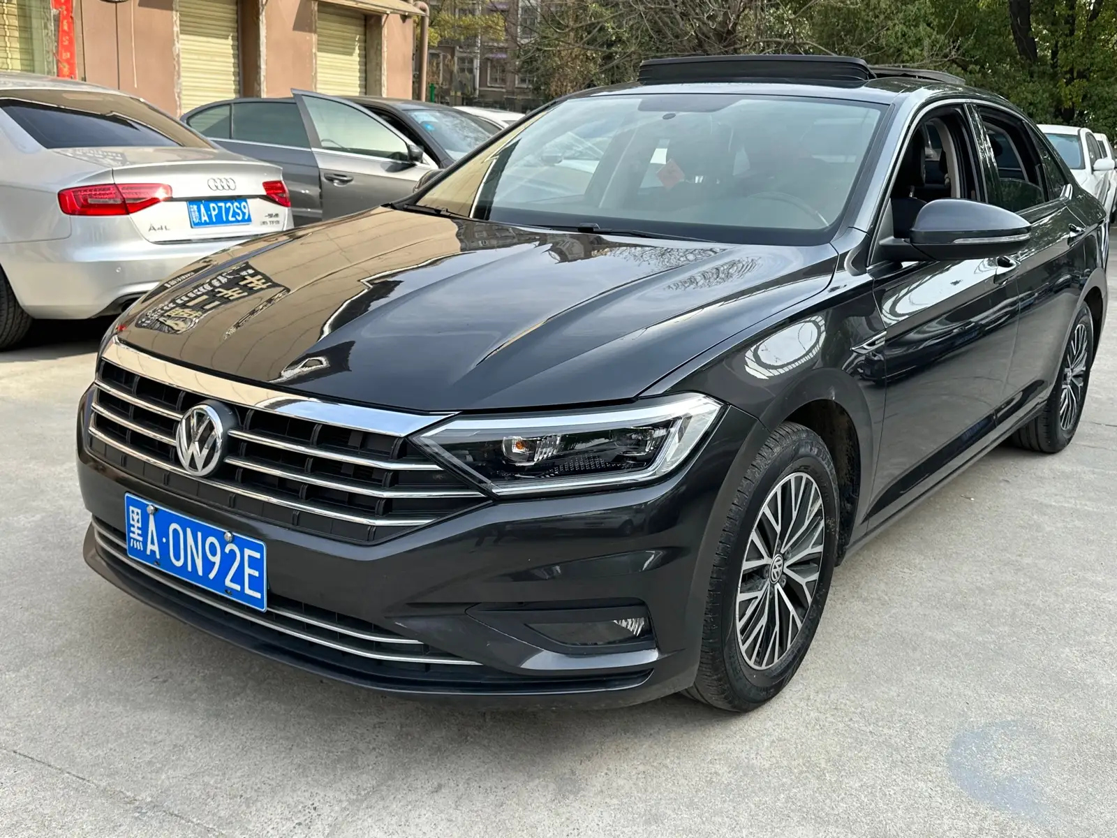 VOLKSWAGEN SAGITAR