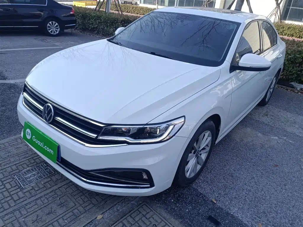 VOLKSWAGEN BORA
