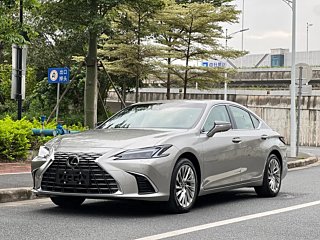 LEXUS ES 2025