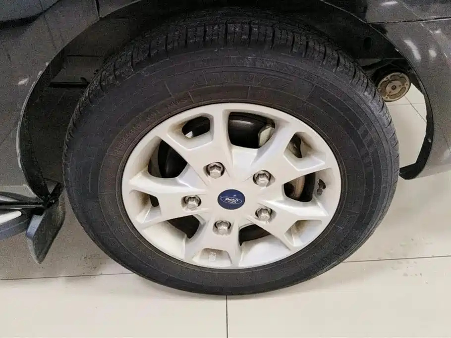 FORD TOUREO 2017