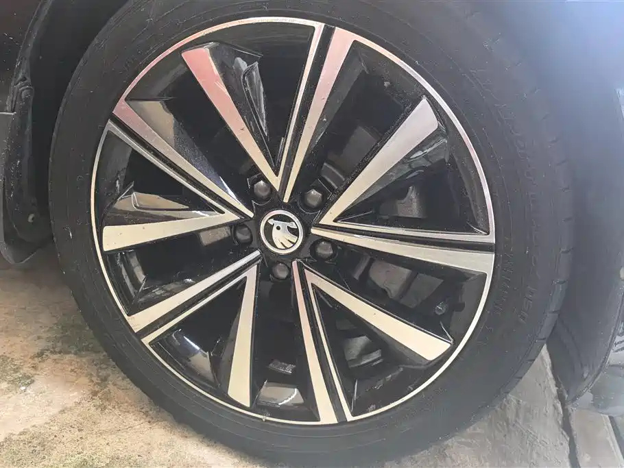 SKODA SUPERB 2019