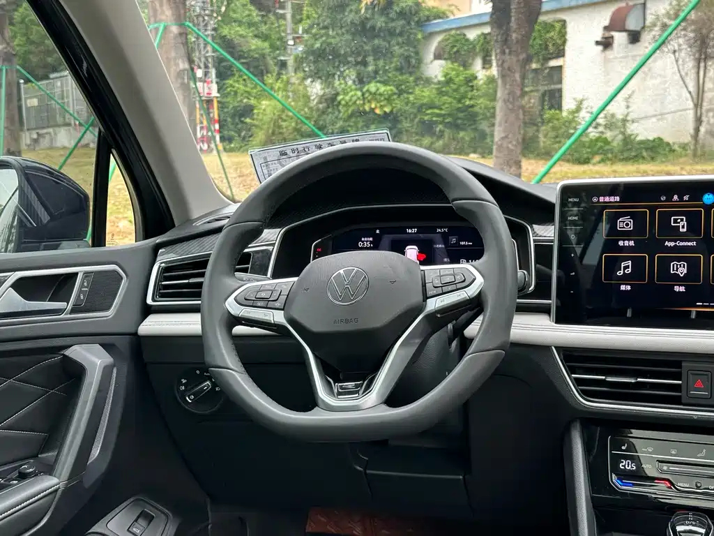 VOLKSWAGEN TIGUAN L 2024
