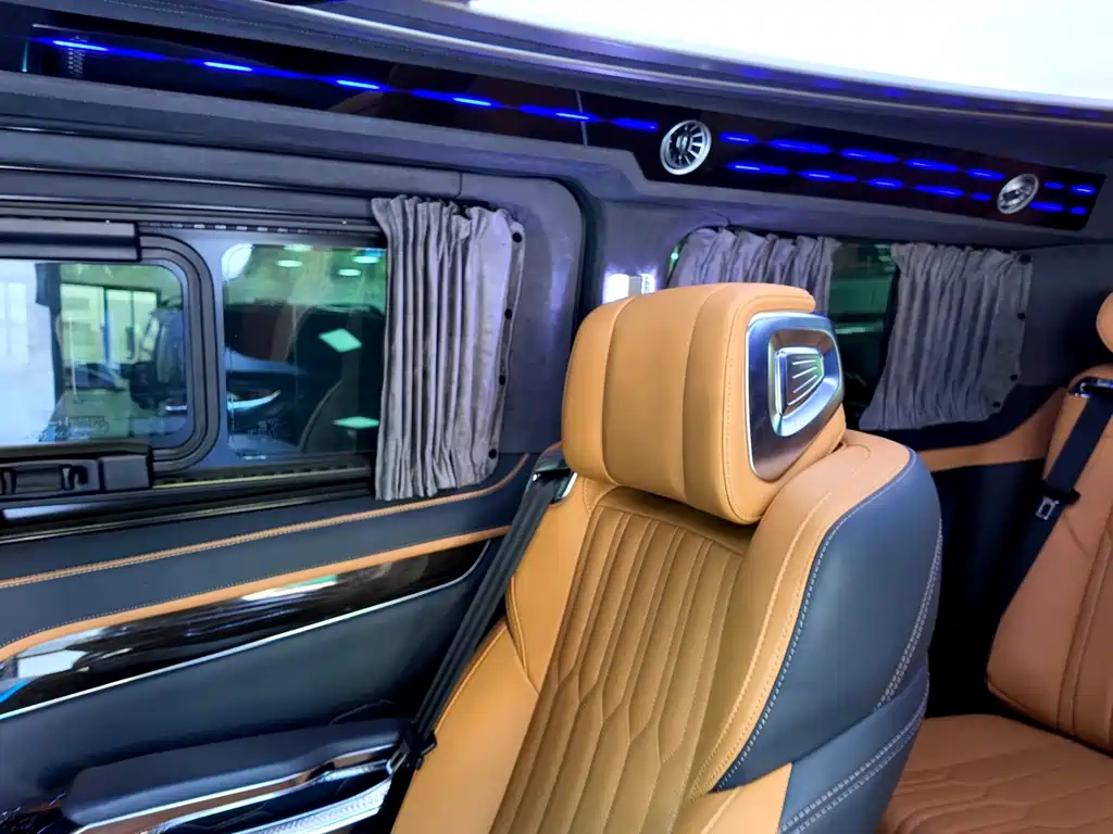 FORD TOUREO 2024