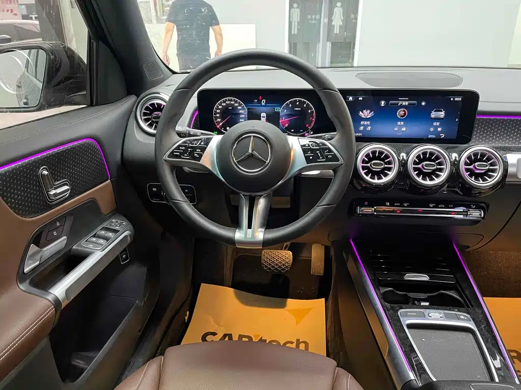 MERCEDES BENZ GLB 2024
