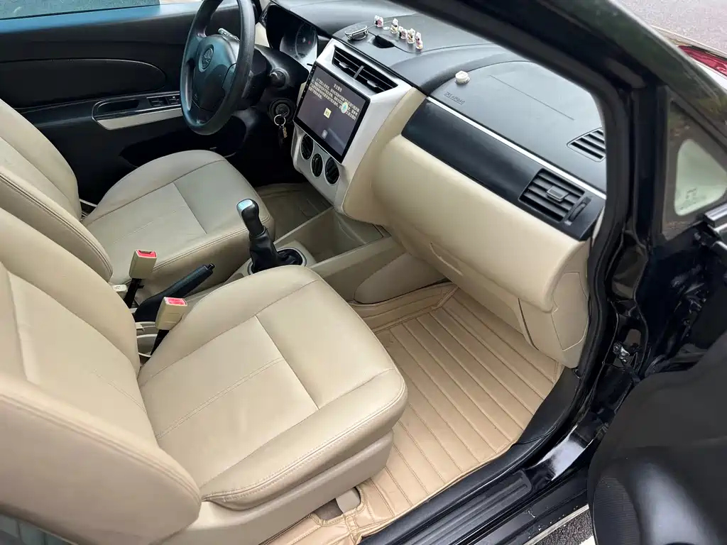 VENUCIA R50 2013