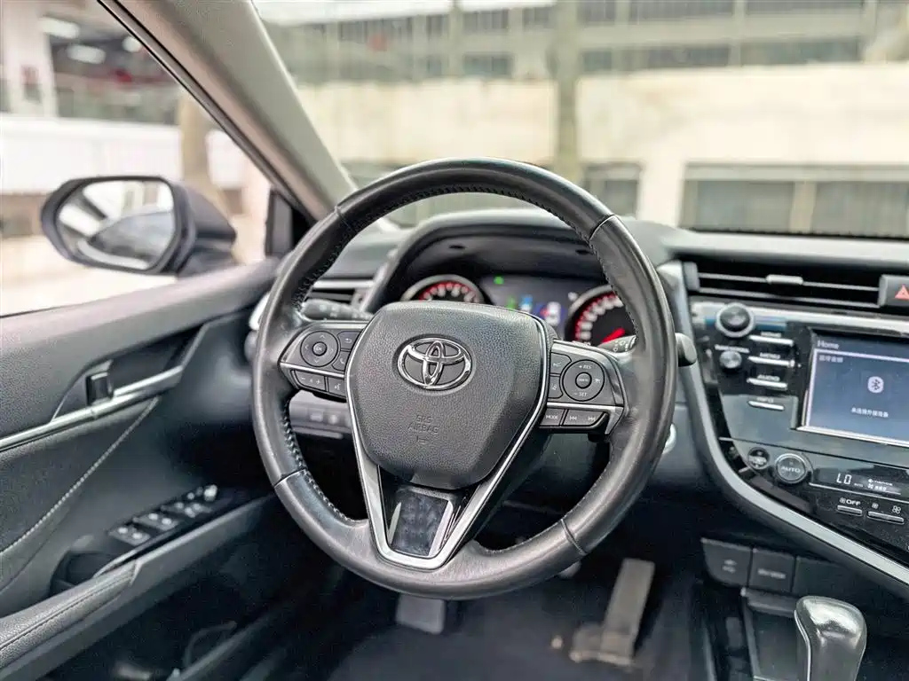 TOYOTA CAMRY 2018