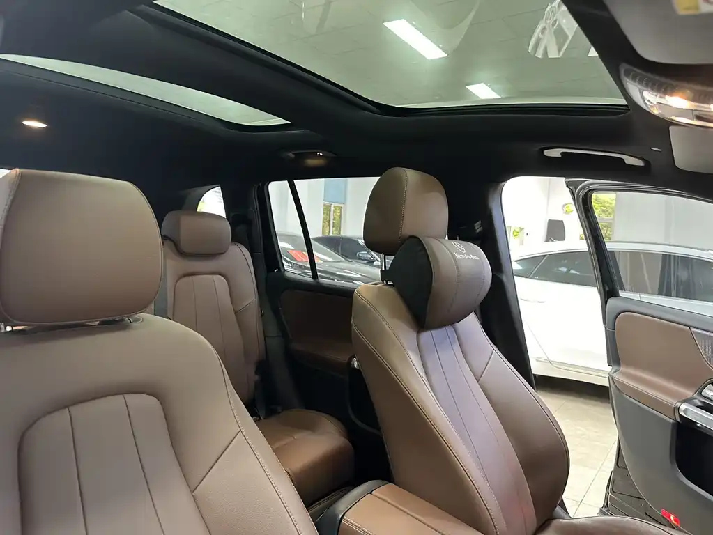 MERCEDES BENZ GLB 2023