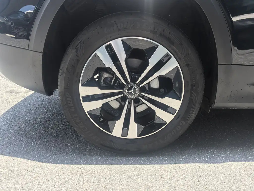 MERCEDES BENZ GLB 2024