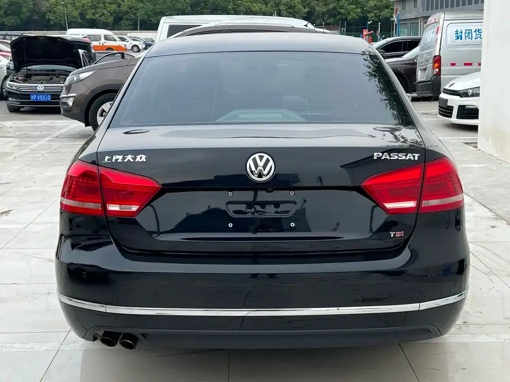 VOLKSWAGEN PASSAT 2013