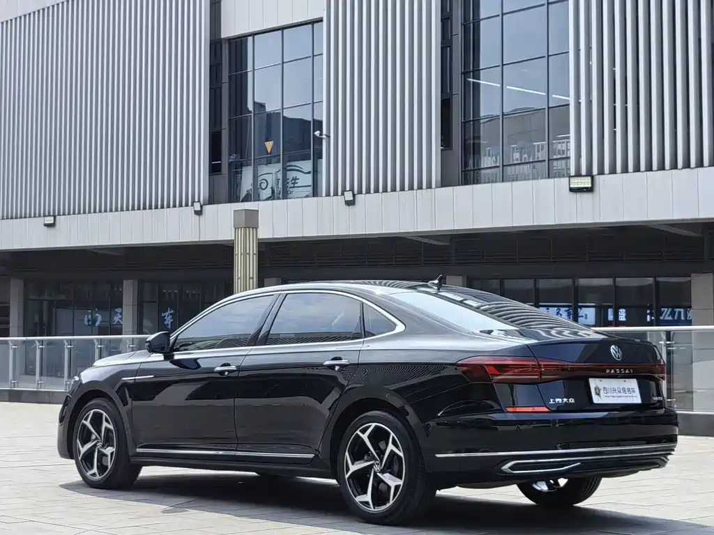 VOLKSWAGEN PASSAT 2025