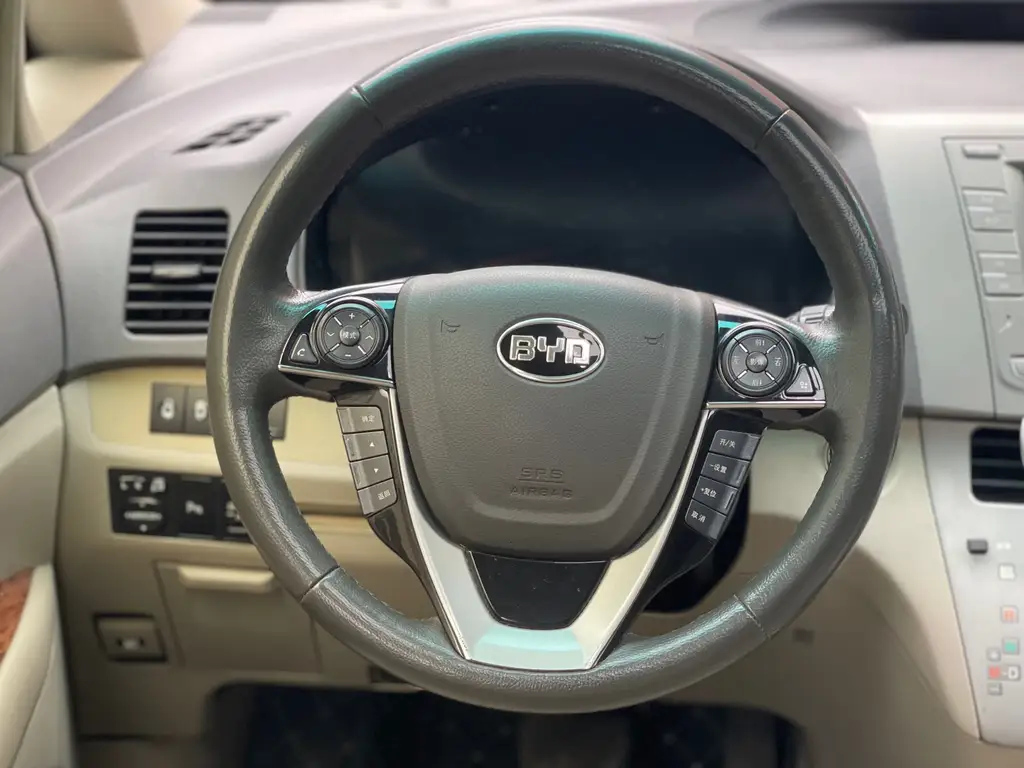 BYD M6 2013