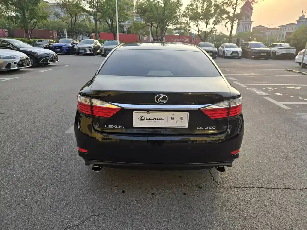 LEXUS ES 2013