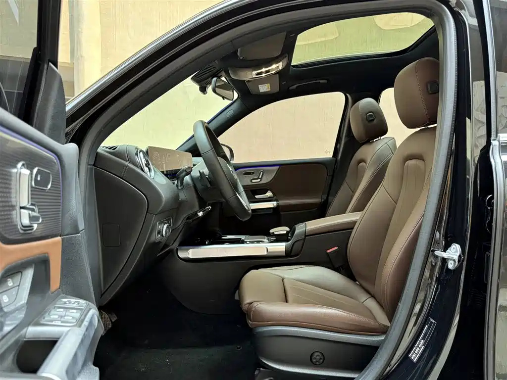 MERCEDES BENZ GLB 2023