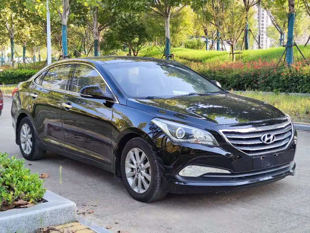 HYUNDAI MISTRA 2015