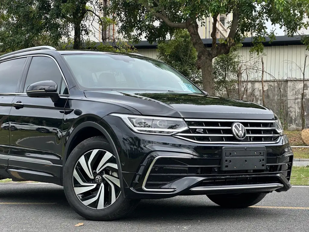 VOLKSWAGEN TIGUAN L 2024