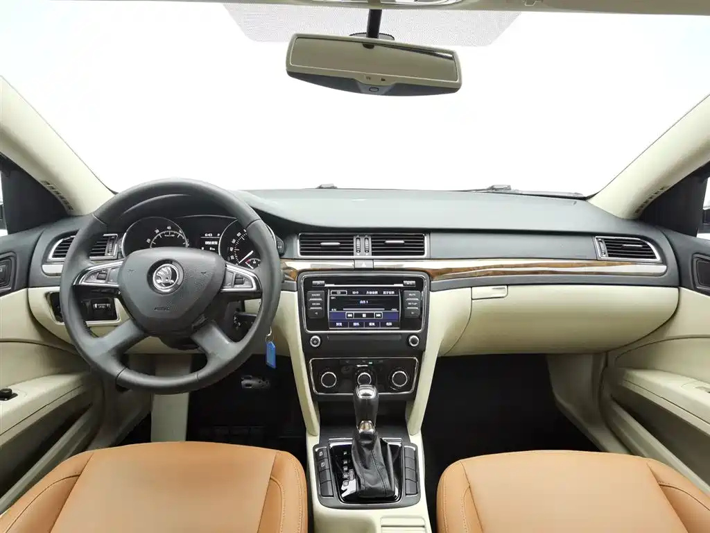 SKODA SUPERB 2013