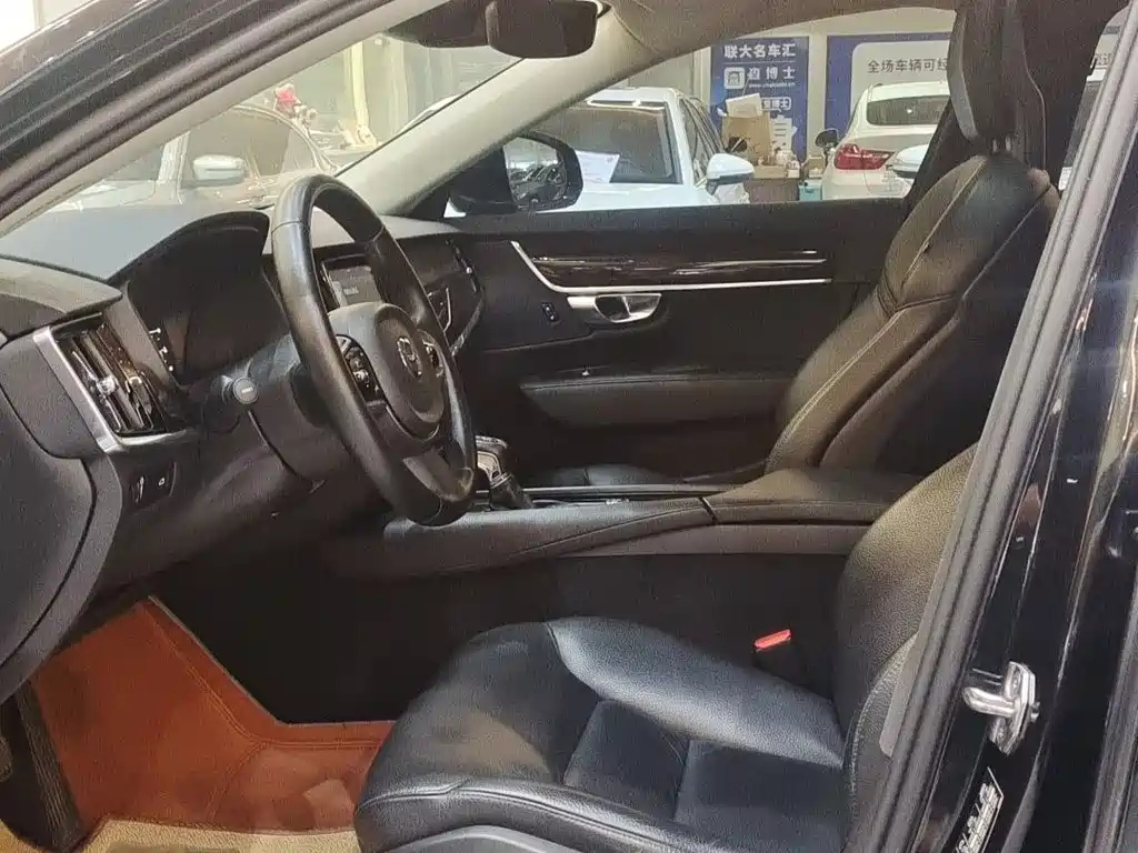 VOLVO S90 2017