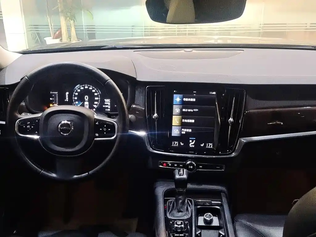 VOLVO S90 2017