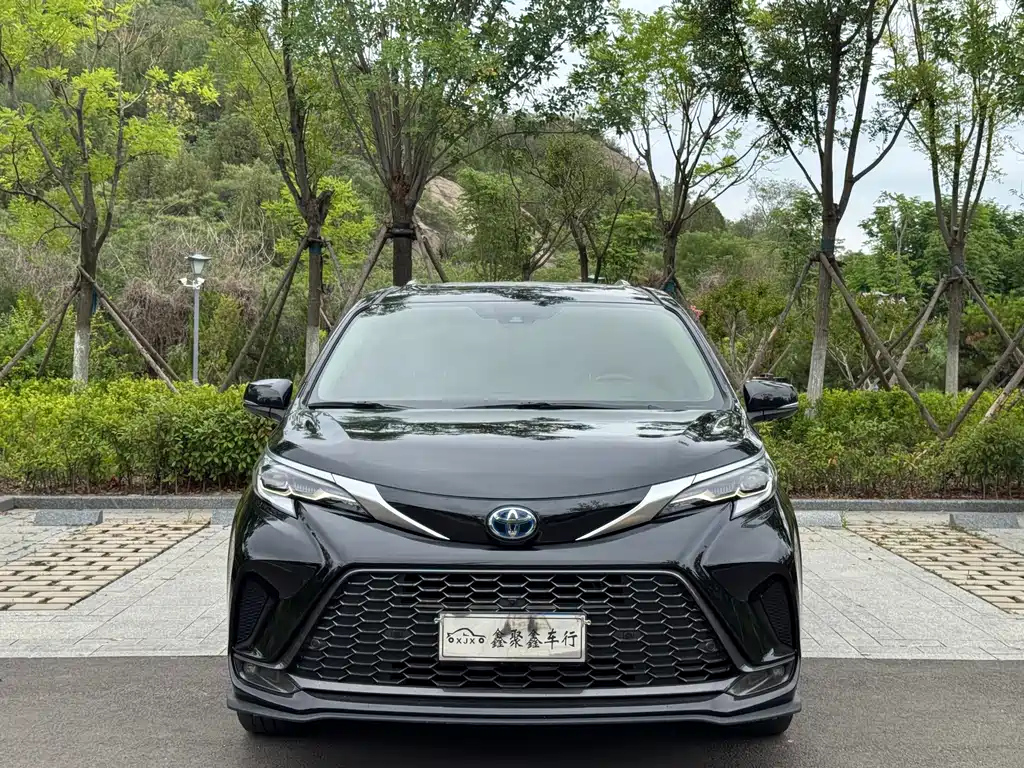 TOYOTA GRANVIA 2023