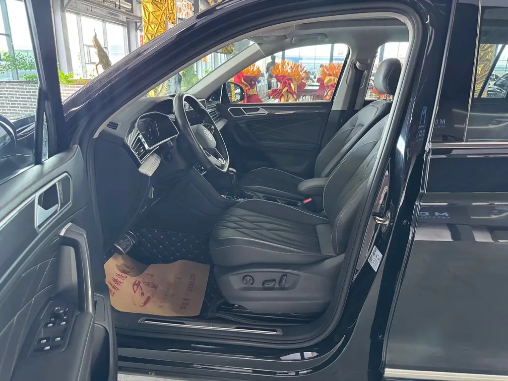 VOLKSWAGEN TIGUAN L 2022
