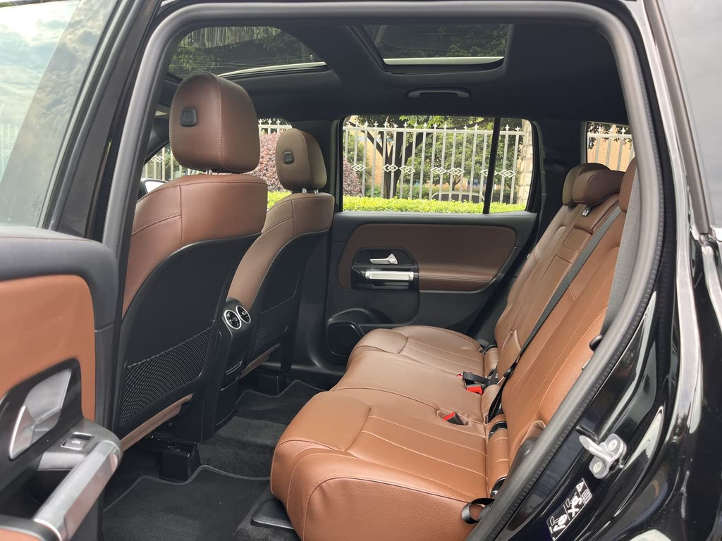 MERCEDES BENZ GLB 2024
