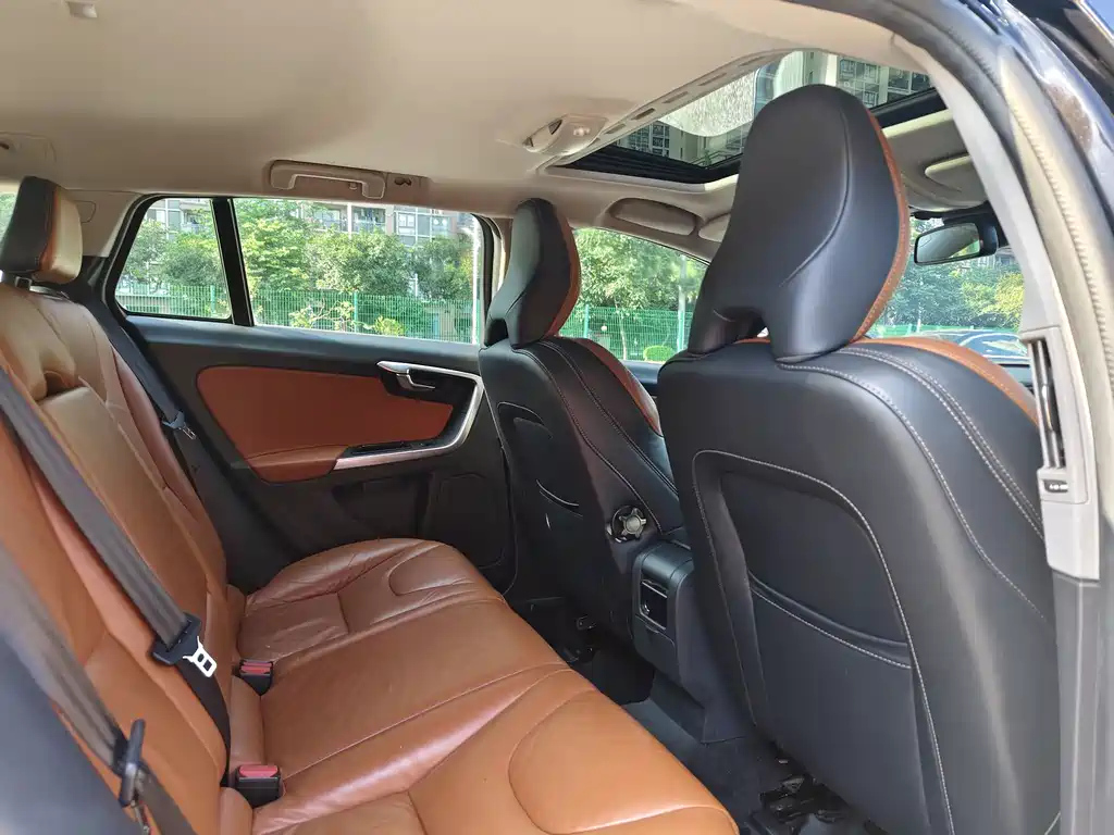 VOLVO V60 2014