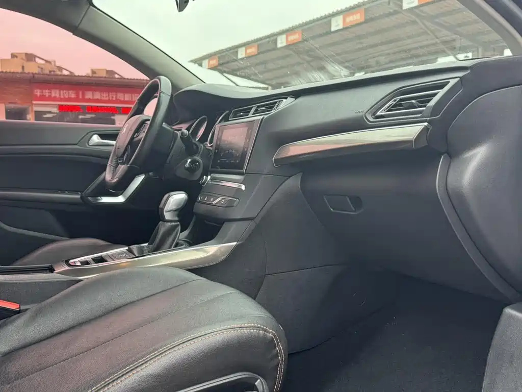 PEUGEOT 408 2018