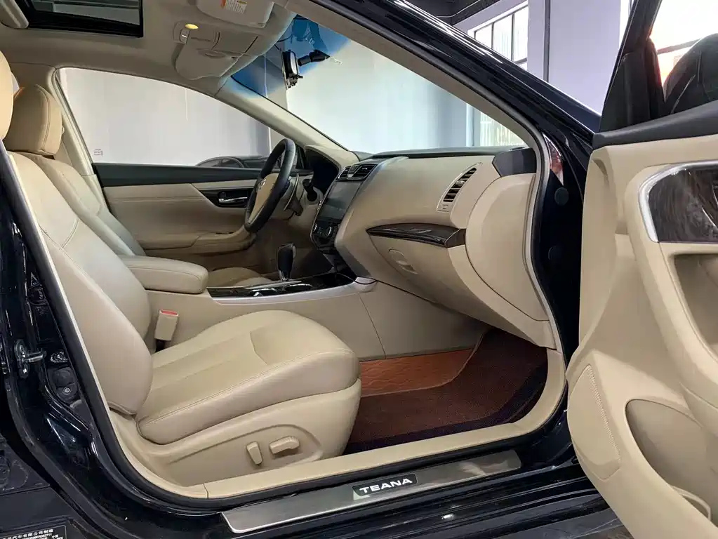 NISSAN TEANA 2015