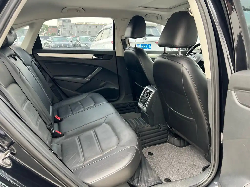 VOLKSWAGEN PASSAT 2013