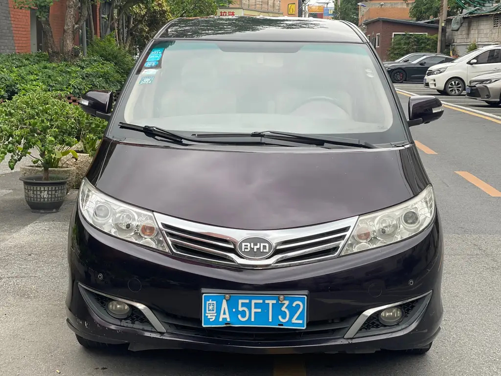 BYD M6 2013