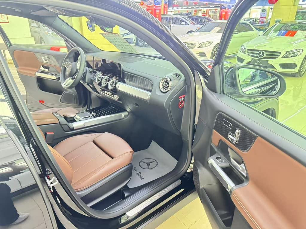 MERCEDES BENZ GLB 2024
