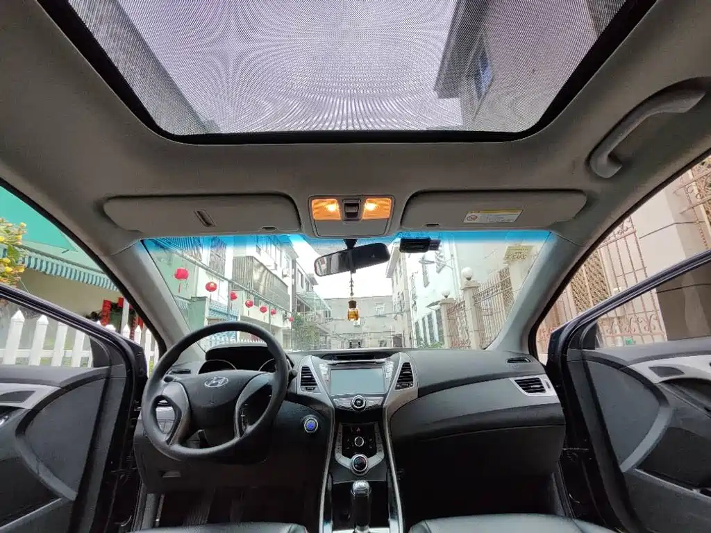 HYUNDAI ELANTRA 2015