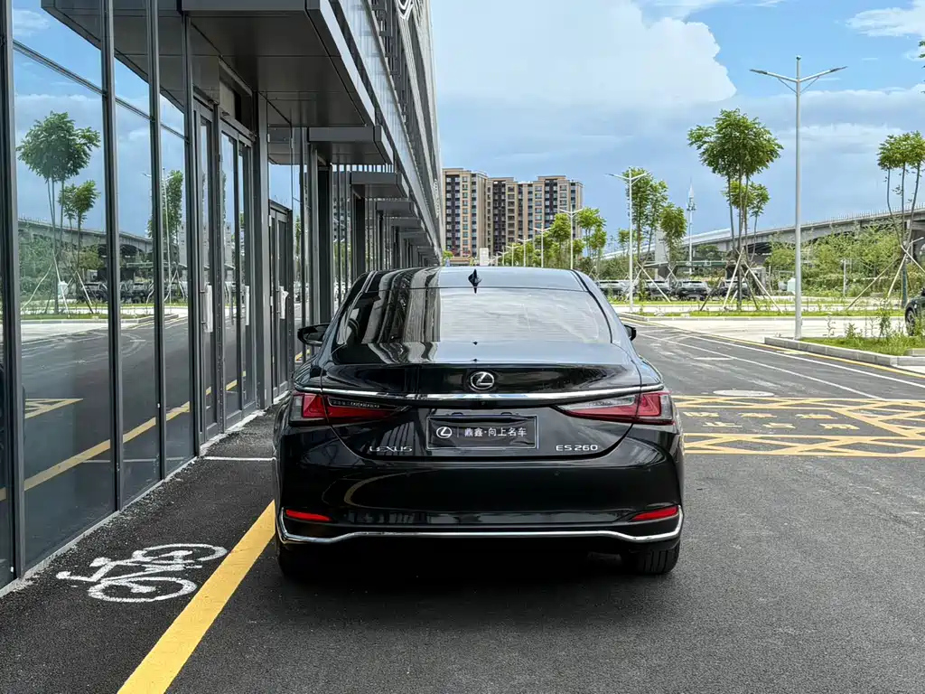 LEXUS ES 2022