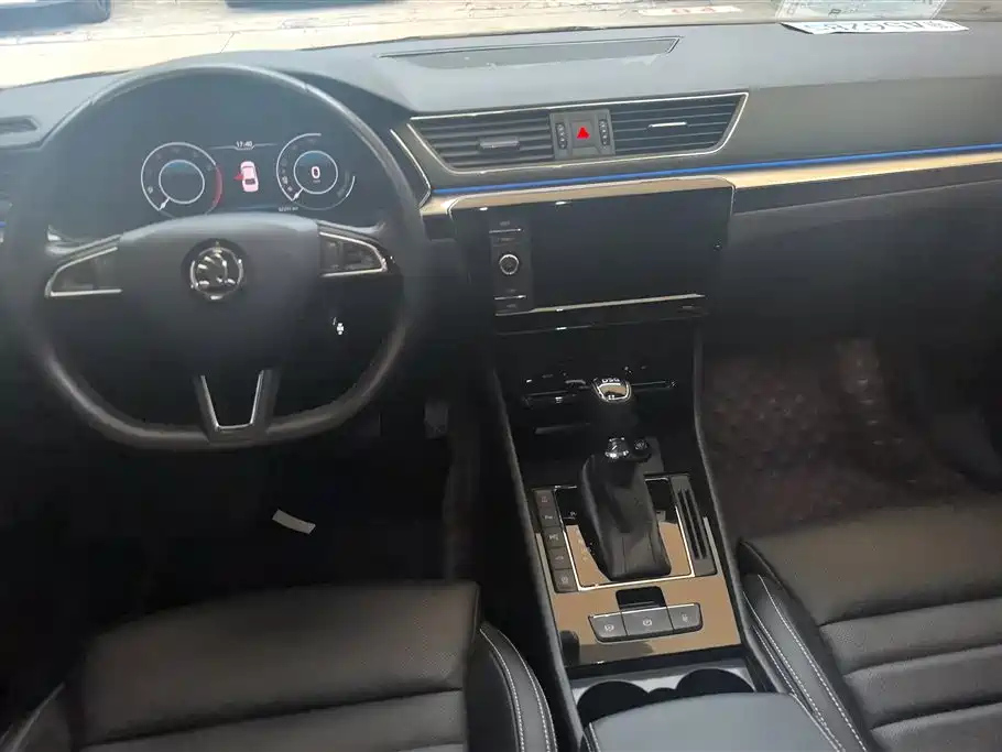 SKODA SUPERB 2019