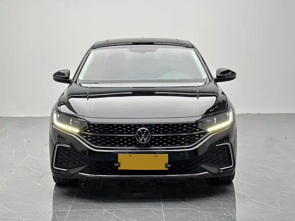 VOLKSWAGEN PASSAT 2022