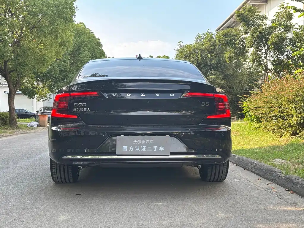 VOLVO S90 2025