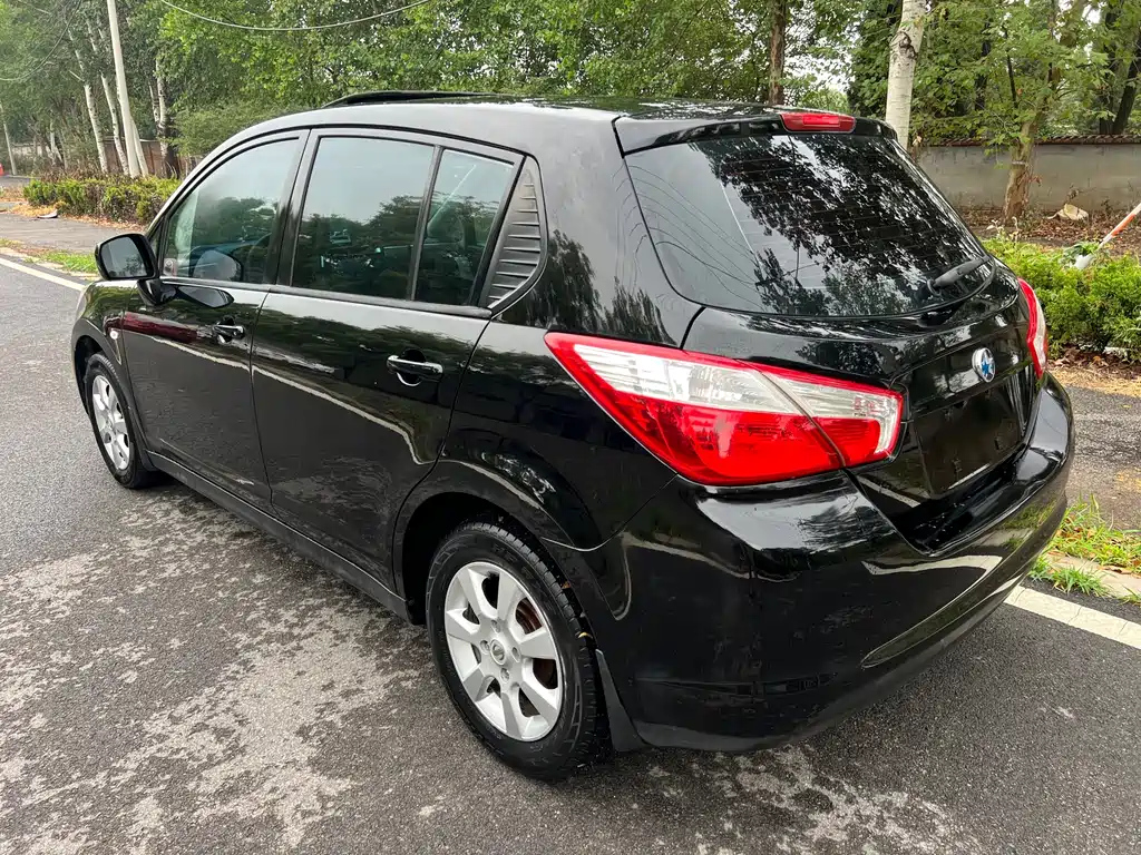 VENUCIA R50 2013