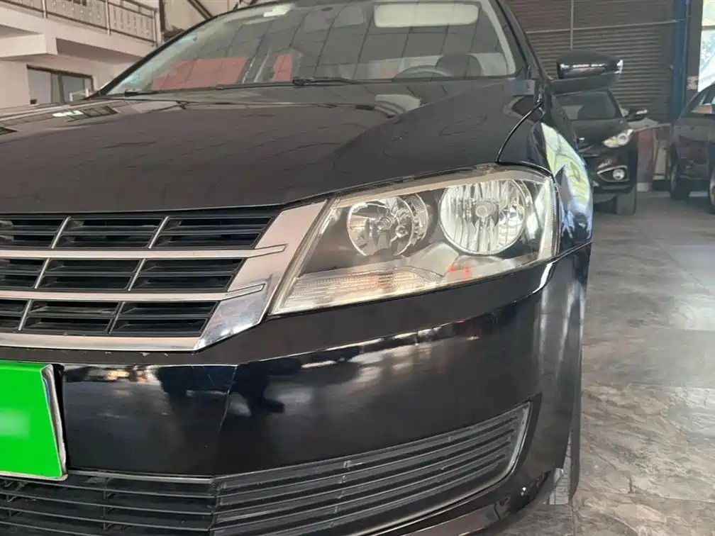 VOLKSWAGEN LAVIDA 2013