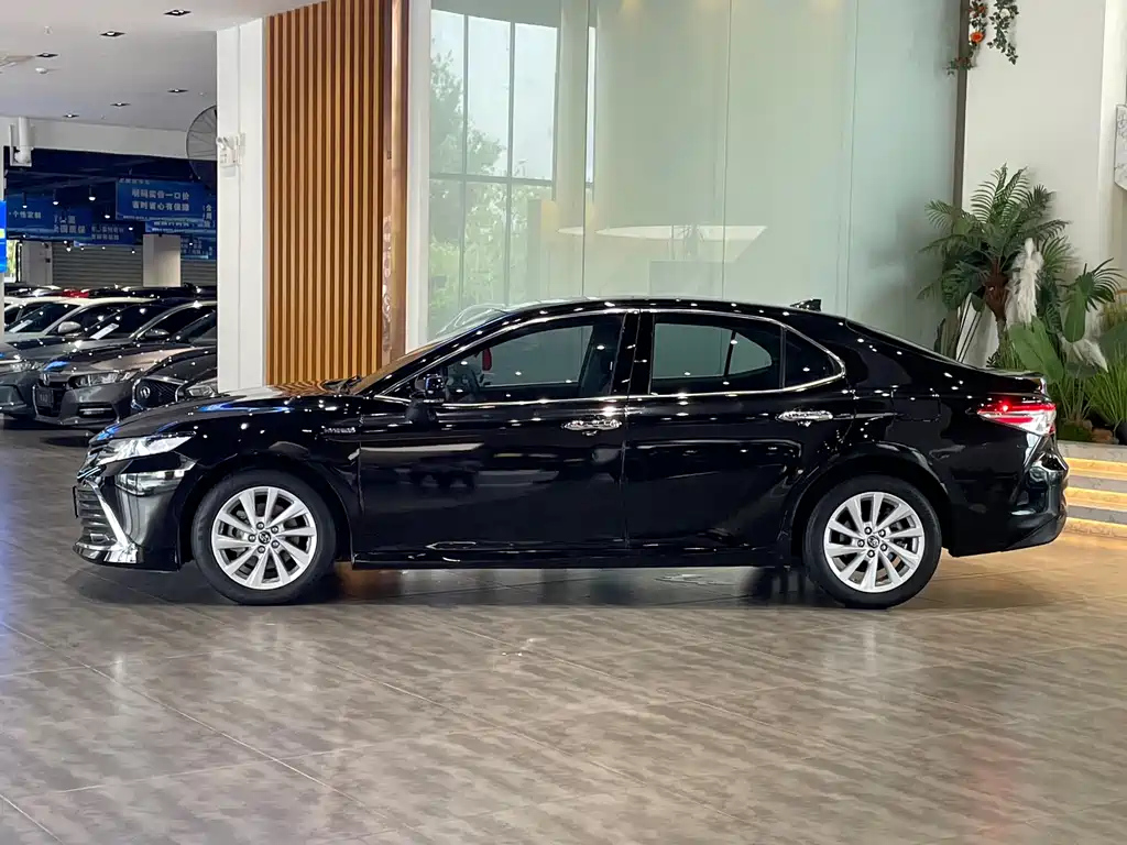 TOYOTA CAMRY 2021
