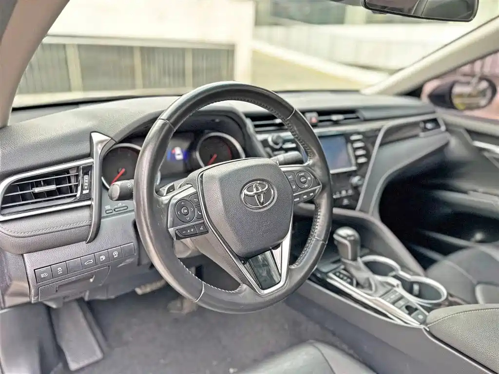 TOYOTA CAMRY 2018