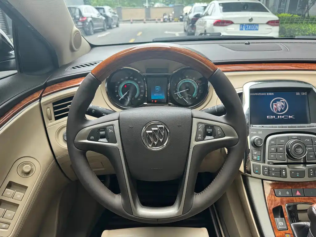 BUICK LACROSSE 2012