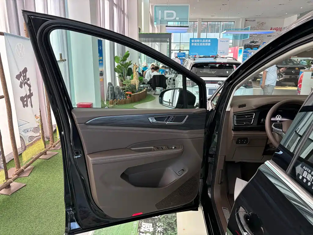 VOLKSWAGEN VILORAN 2024