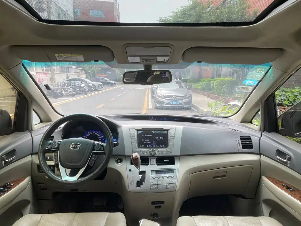 BYD M6 2013