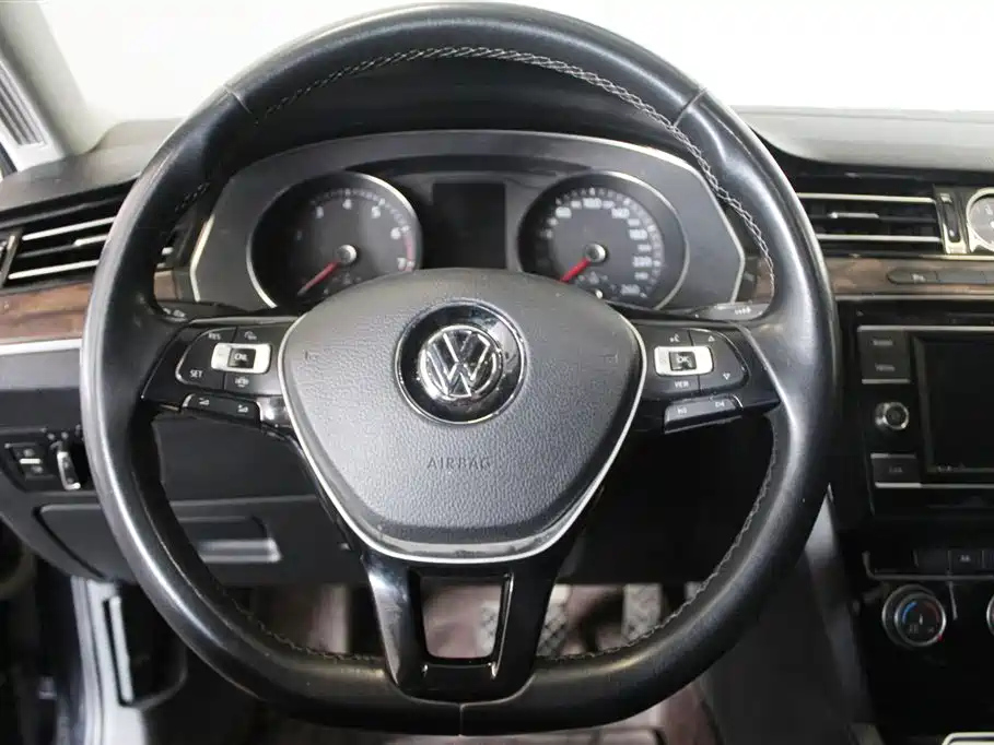 VOLKSWAGEN MAGOTAN 2020