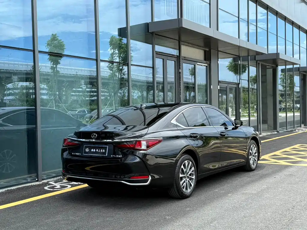 LEXUS ES 2022