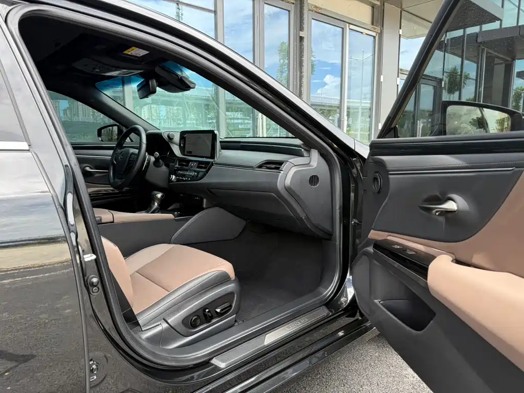 LEXUS ES 2022