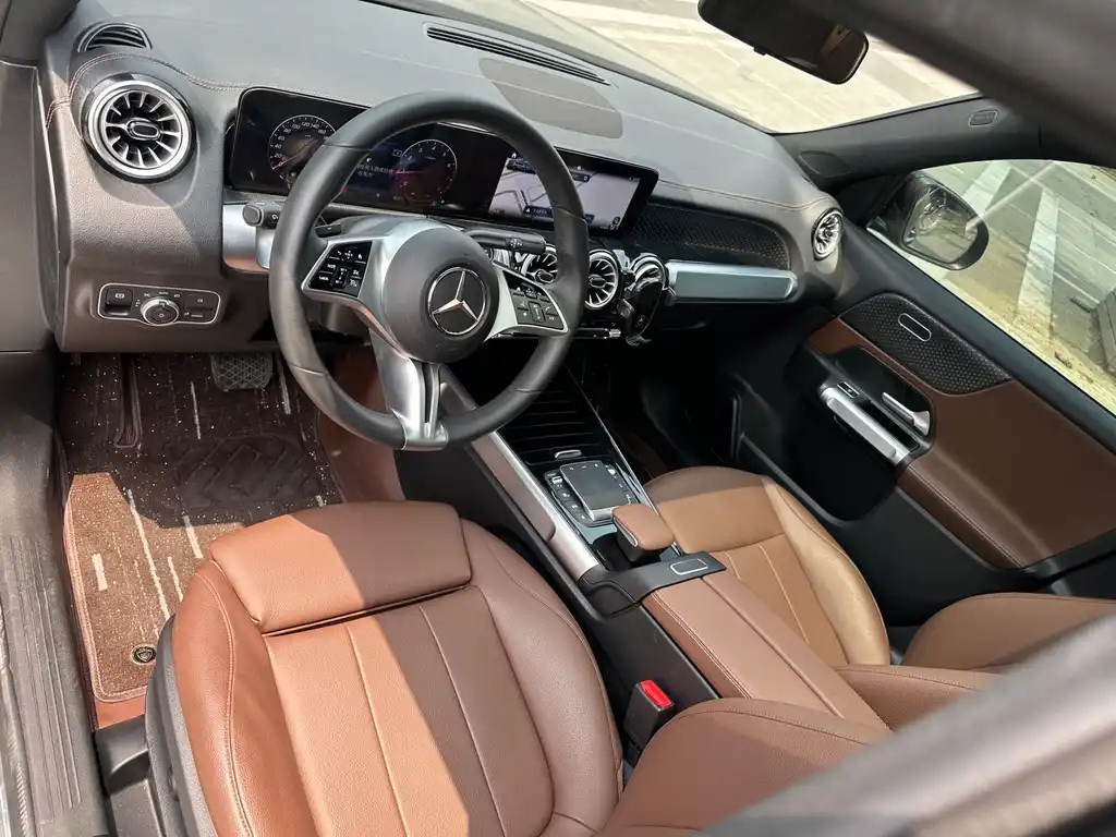 MERCEDES BENZ GLB 2024