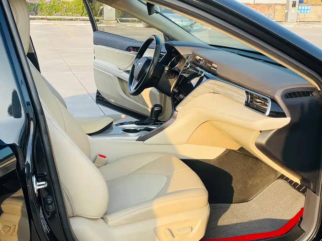 TOYOTA CAMRY 2020