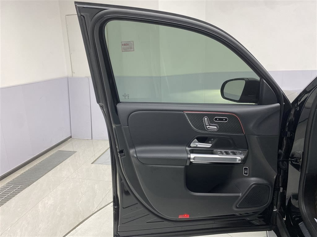 MERCEDES BENZ GLB 2024