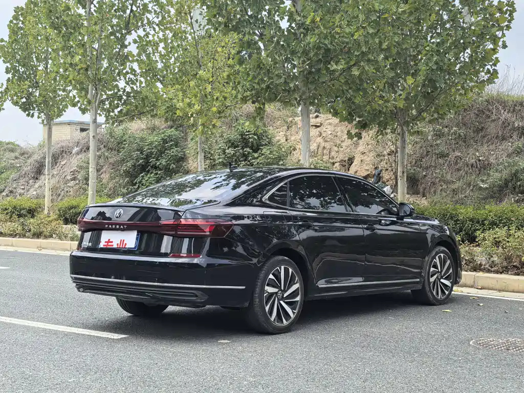 VOLKSWAGEN PASSAT 2025